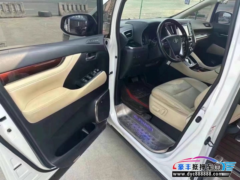 17年丰田埃尔法轿车抵押车出售