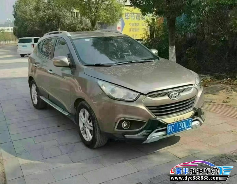 13年现代ix35轿车抵押车出售