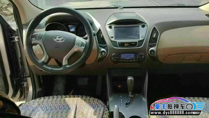 13年现代ix35轿车抵押车出售