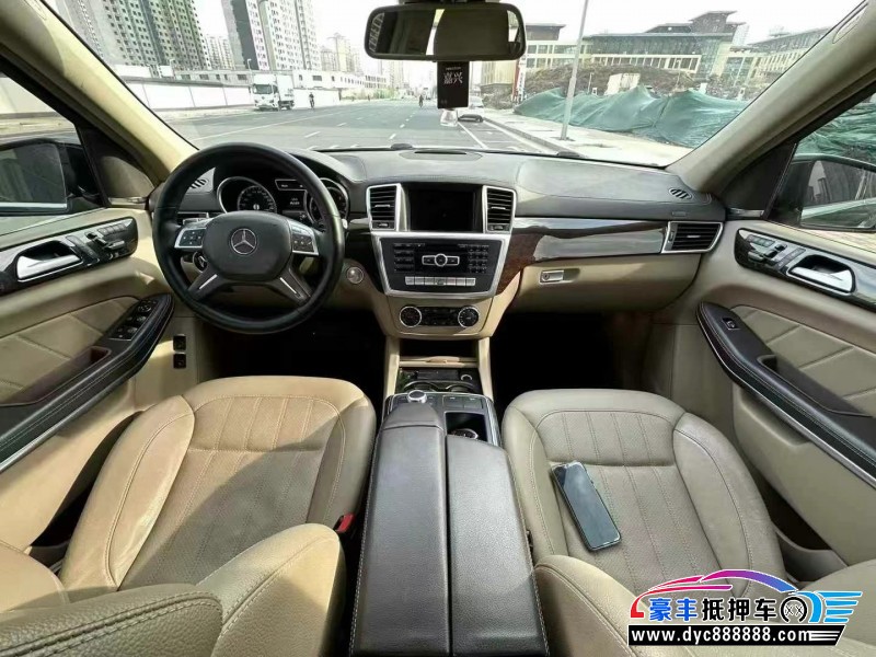 14年奔驰GL轿车抵押车出售