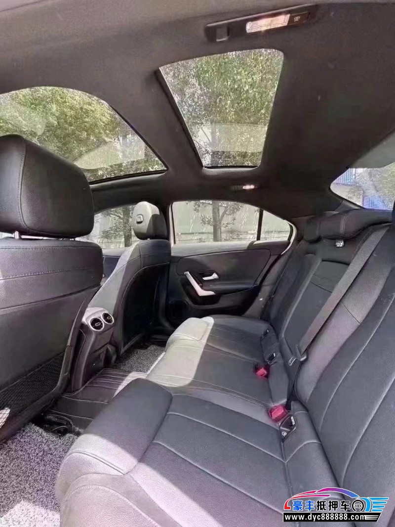 21年奔驰A轿车抵押车出售