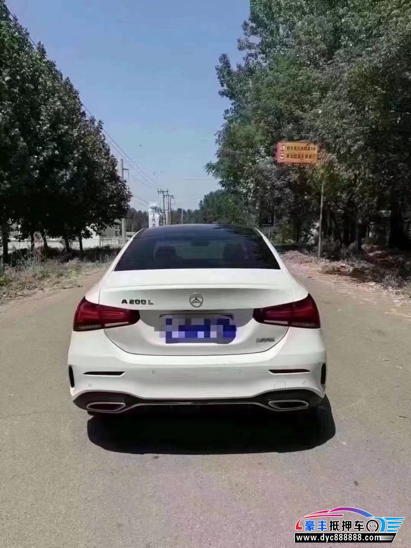 21年奔驰A轿车抵押车出售