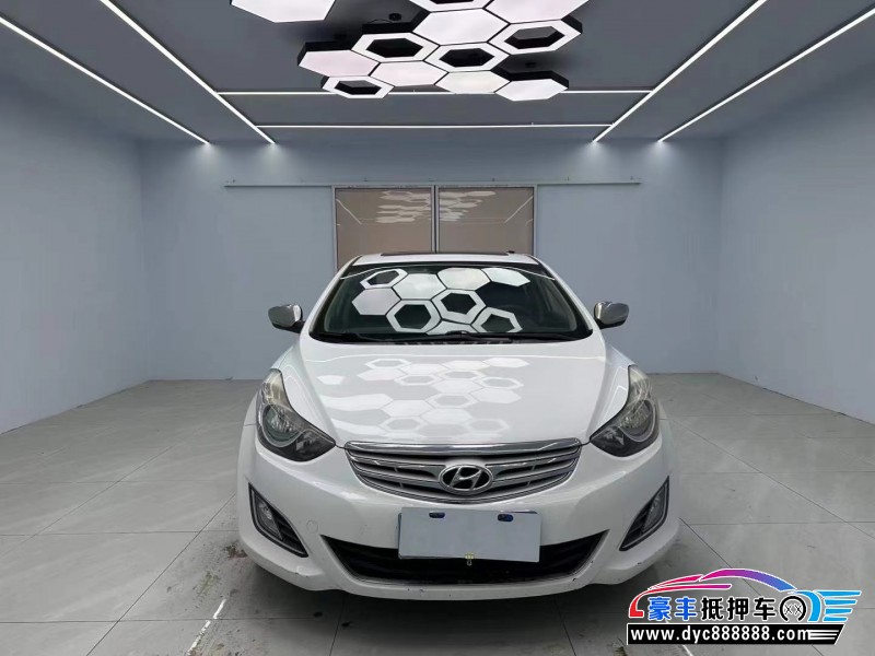 14年现代朗动轿车抵押车出售