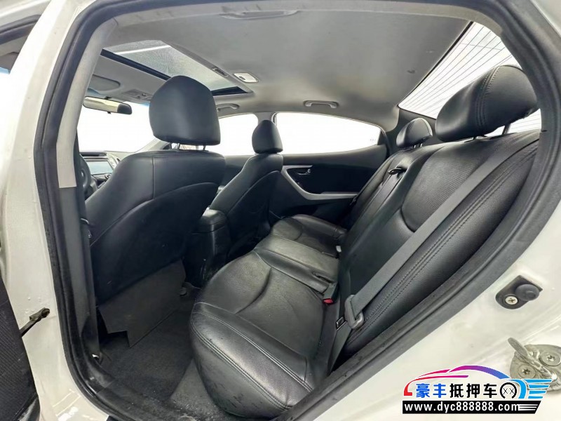 14年现代朗动轿车抵押车出售