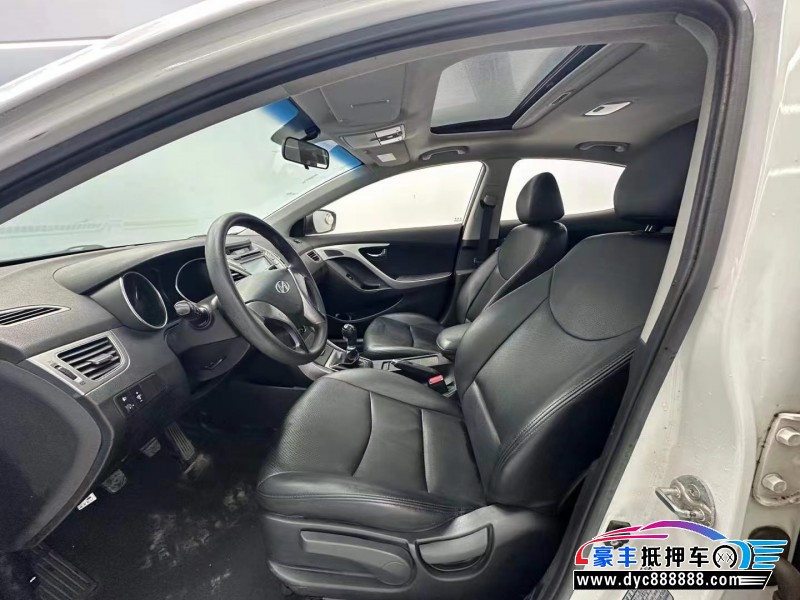 14年现代朗动轿车抵押车出售