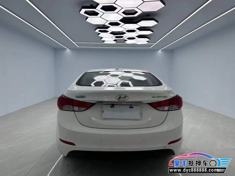 14年现代朗动轿车抵押车出售