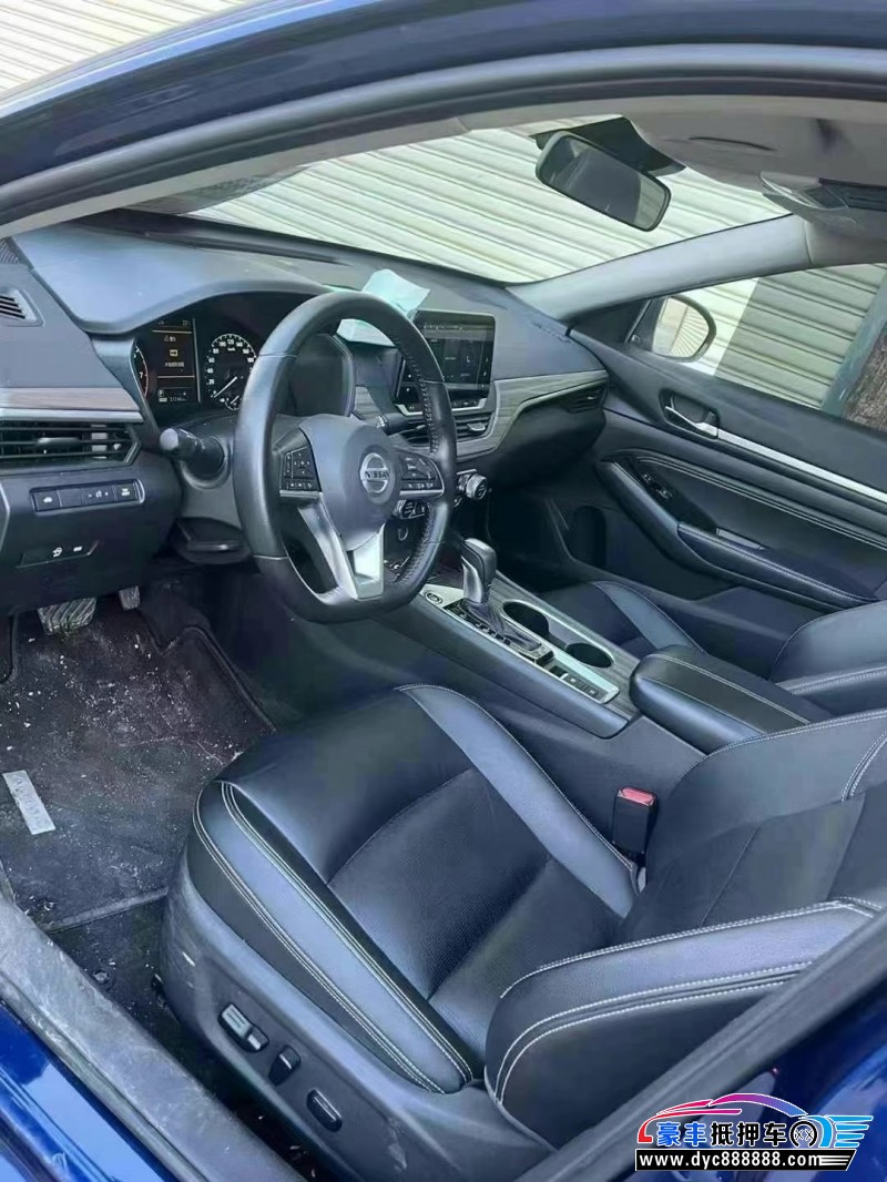 22年日产天籁轿车抵押车出售