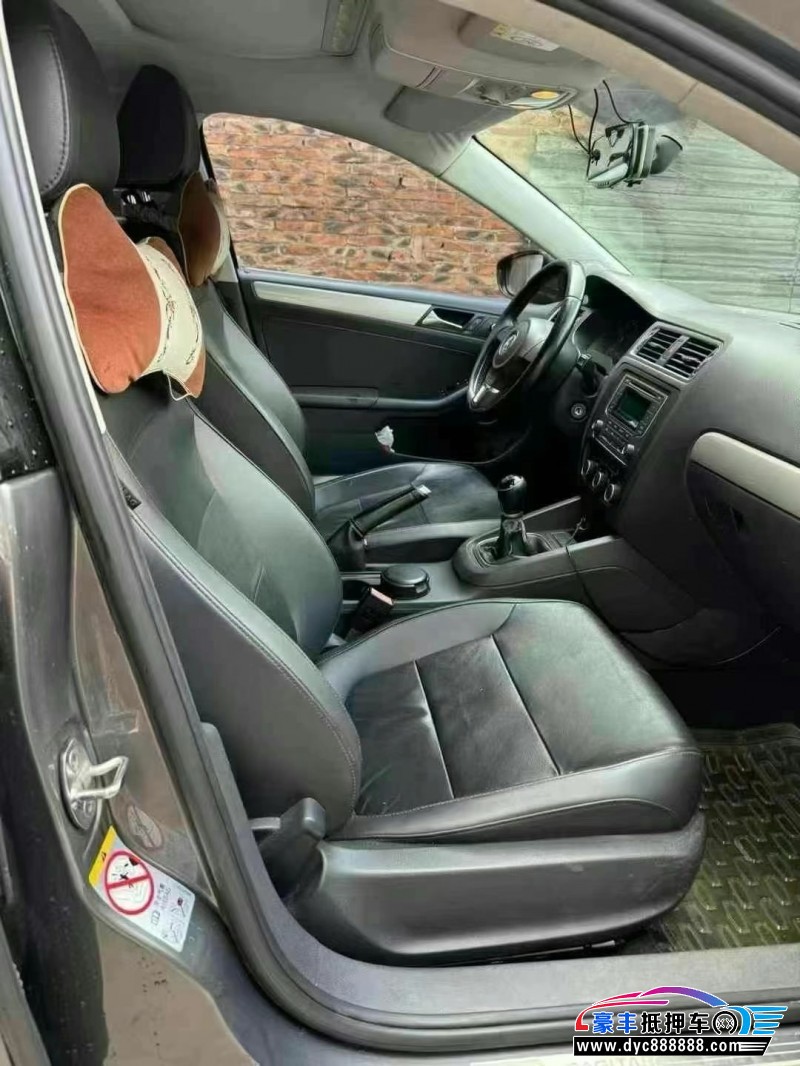 16年大众速腾轿车抵押车出售