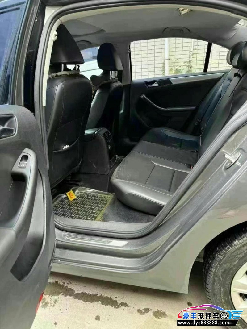 16年大众速腾轿车抵押车出售