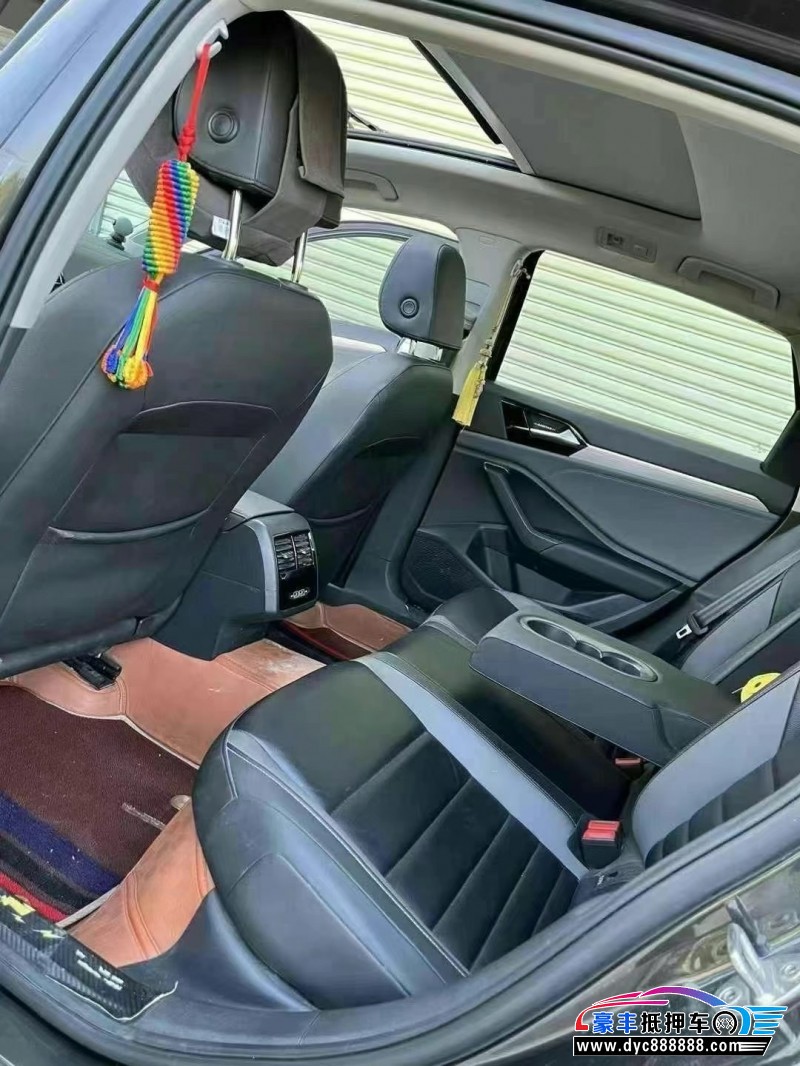 19年大众速腾轿车抵押车出售