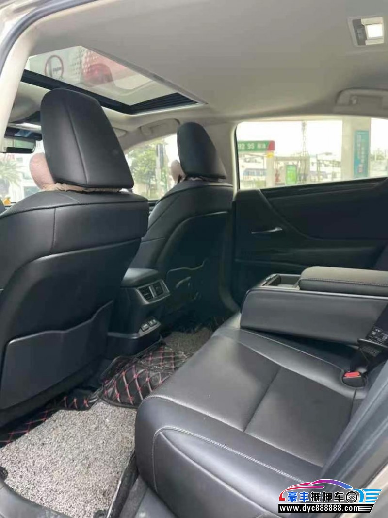 19年雷克萨斯ES轿车抵押车出售