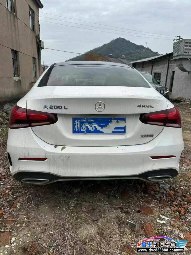 21年奔驰A轿车抵押车出售
