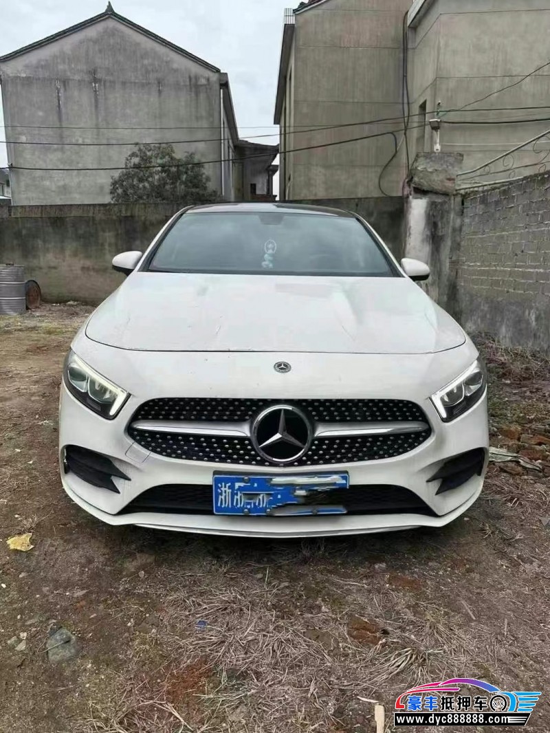 21年奔驰A轿车抵押车出售