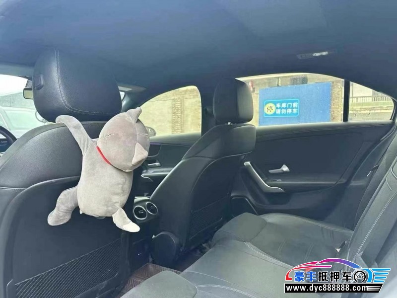 21年奔驰A轿车抵押车出售