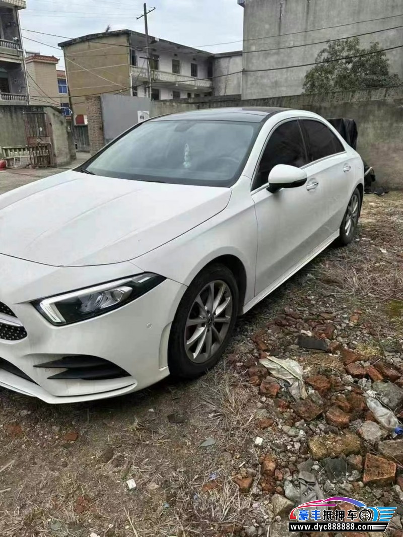 21年奔驰A轿车抵押车出售