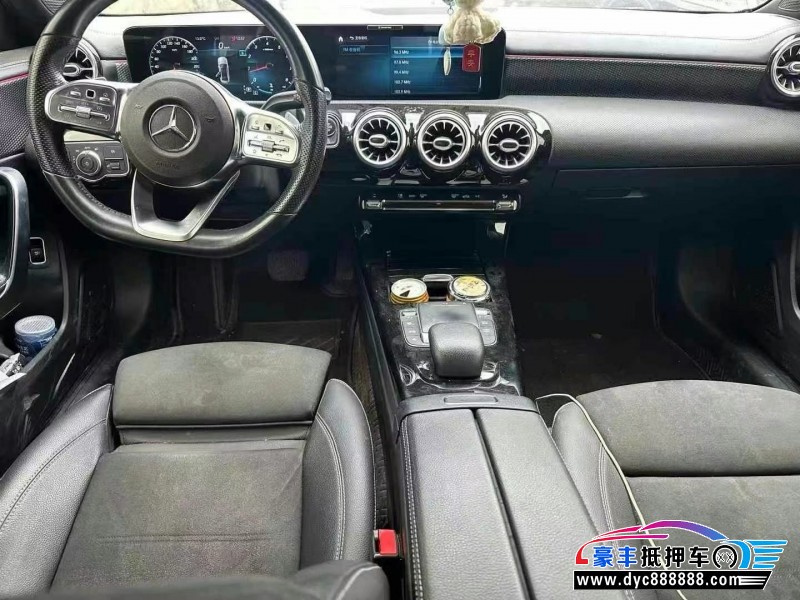 21年奔驰A轿车抵押车出售