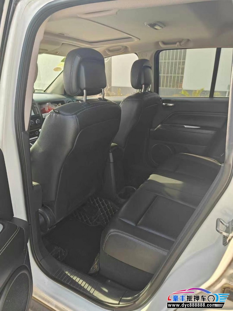 14年Jeep指南者轿车抵押车出售