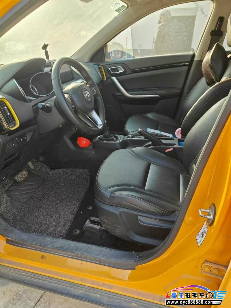 17年东风风神AX4轿车抵押车出售