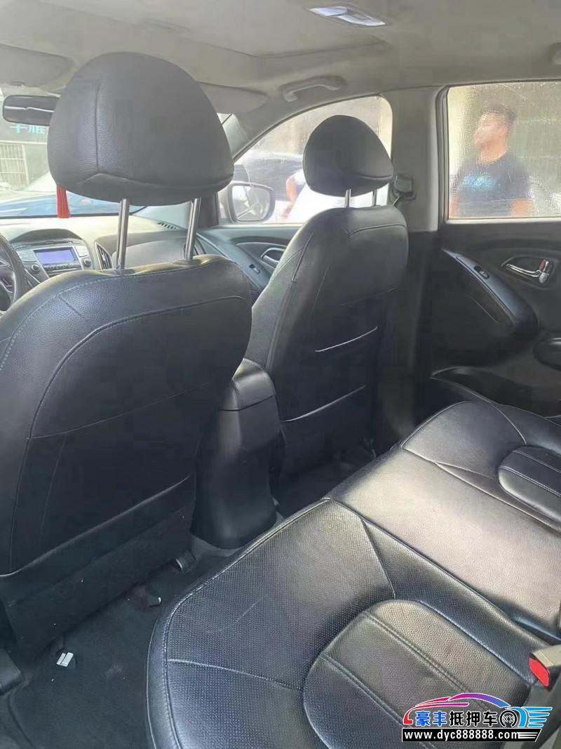 13年现代ix35轿车抵押车出售