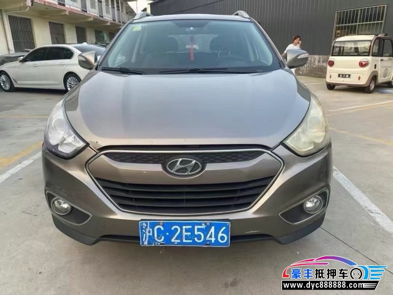 13年现代ix35轿车抵押车出售