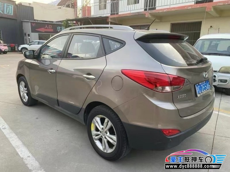 13年现代ix35轿车抵押车出售