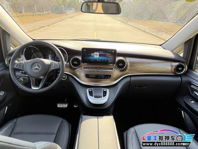 23年奔驰V轿车抵押车出售