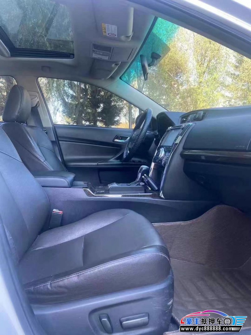 15年丰田锐志轿车抵押车出售