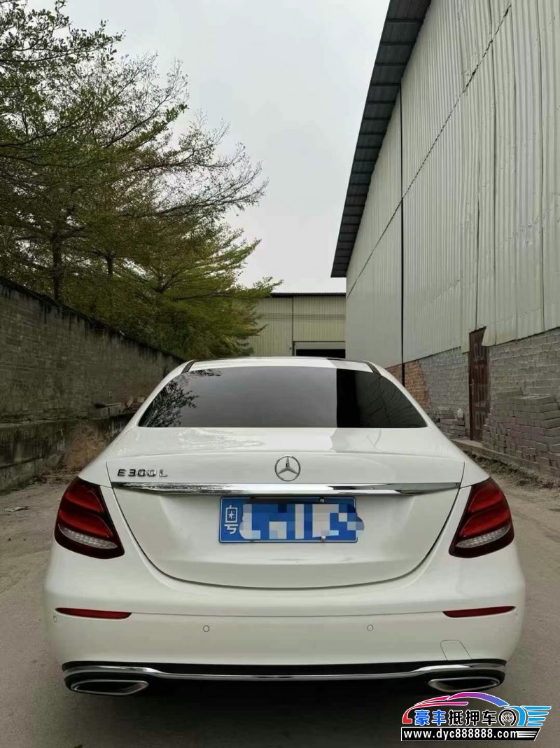 17年奔驰E轿车抵押车出售