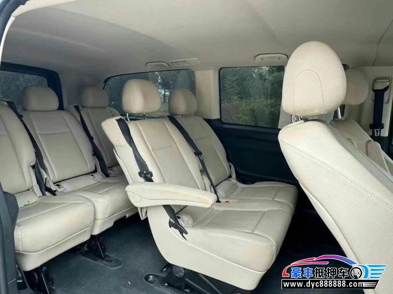 18年奔驰威霆轿车抵押车出售