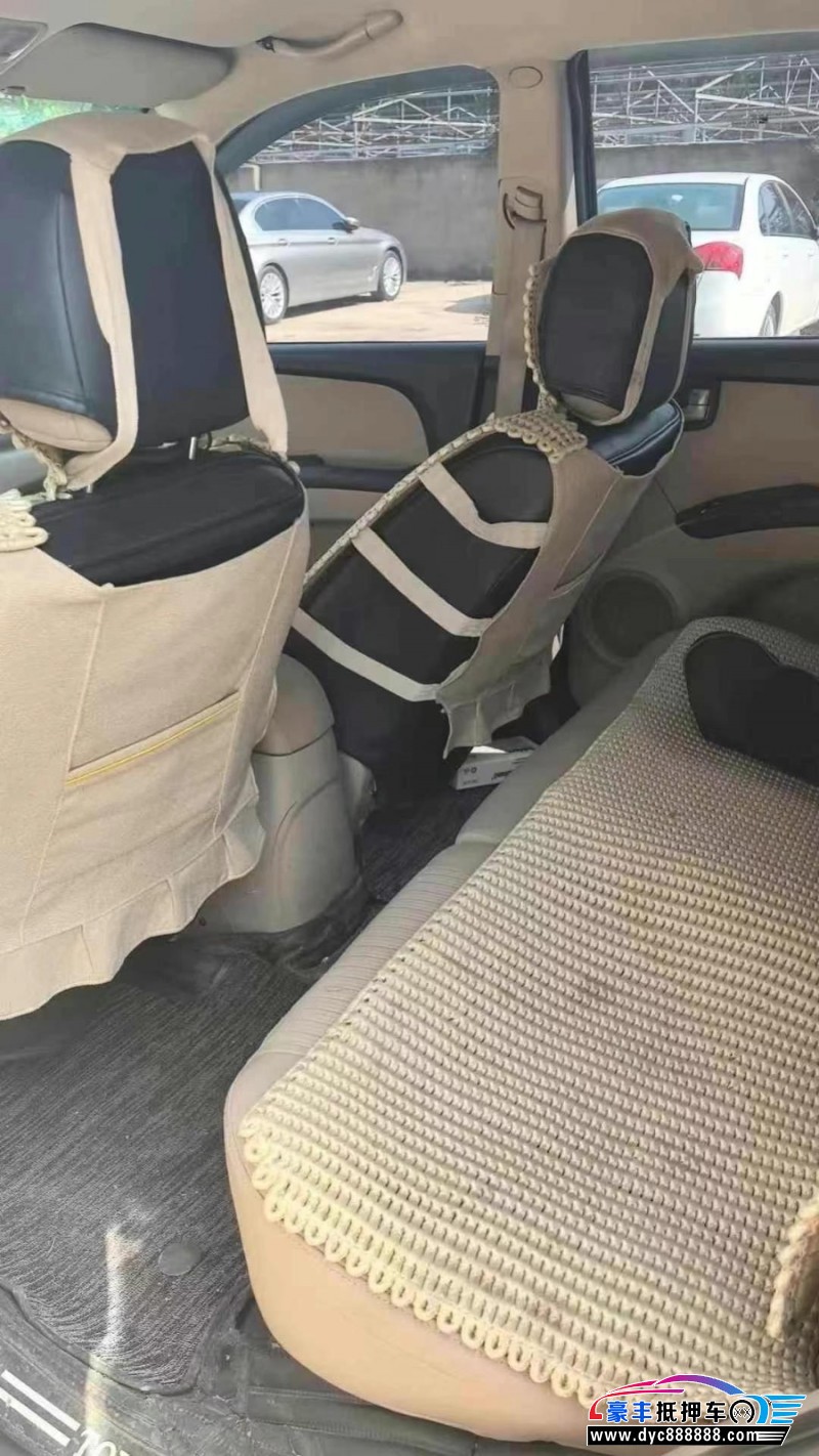 13年起亚狮跑轿车抵押车出售