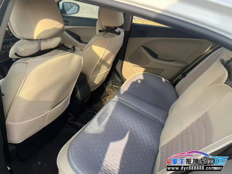 17年起亚K5轿车抵押车出售