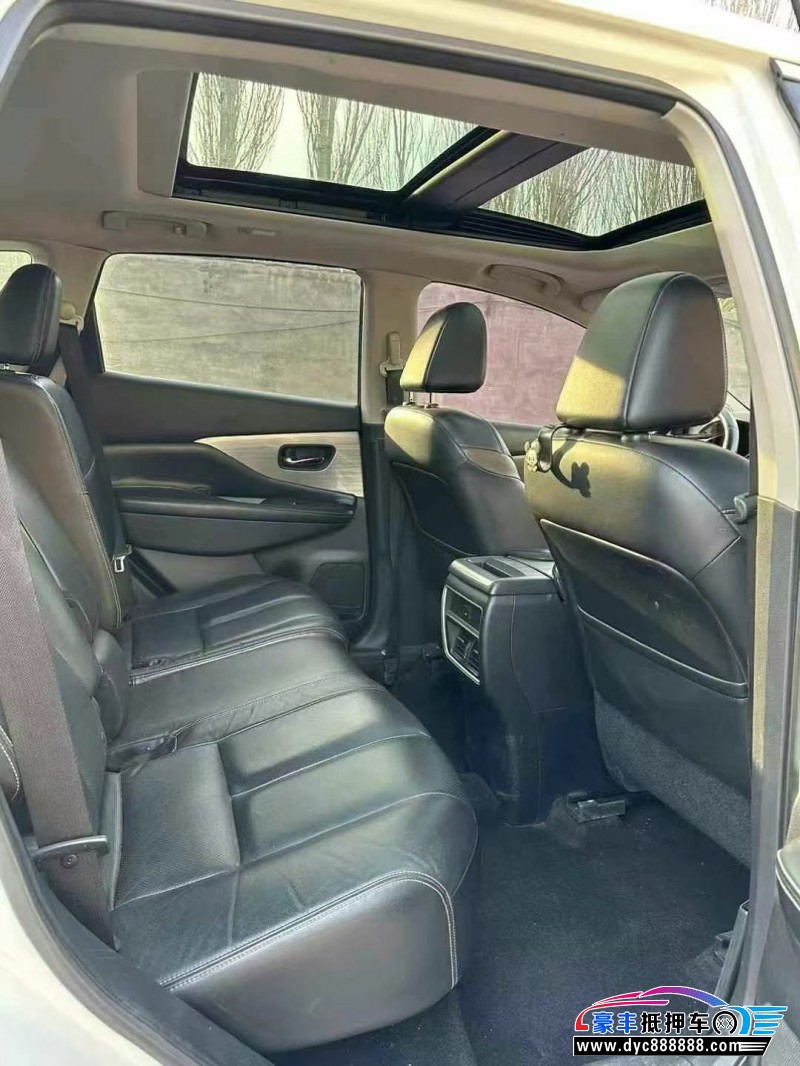 16年日产楼兰轿车抵押车出售