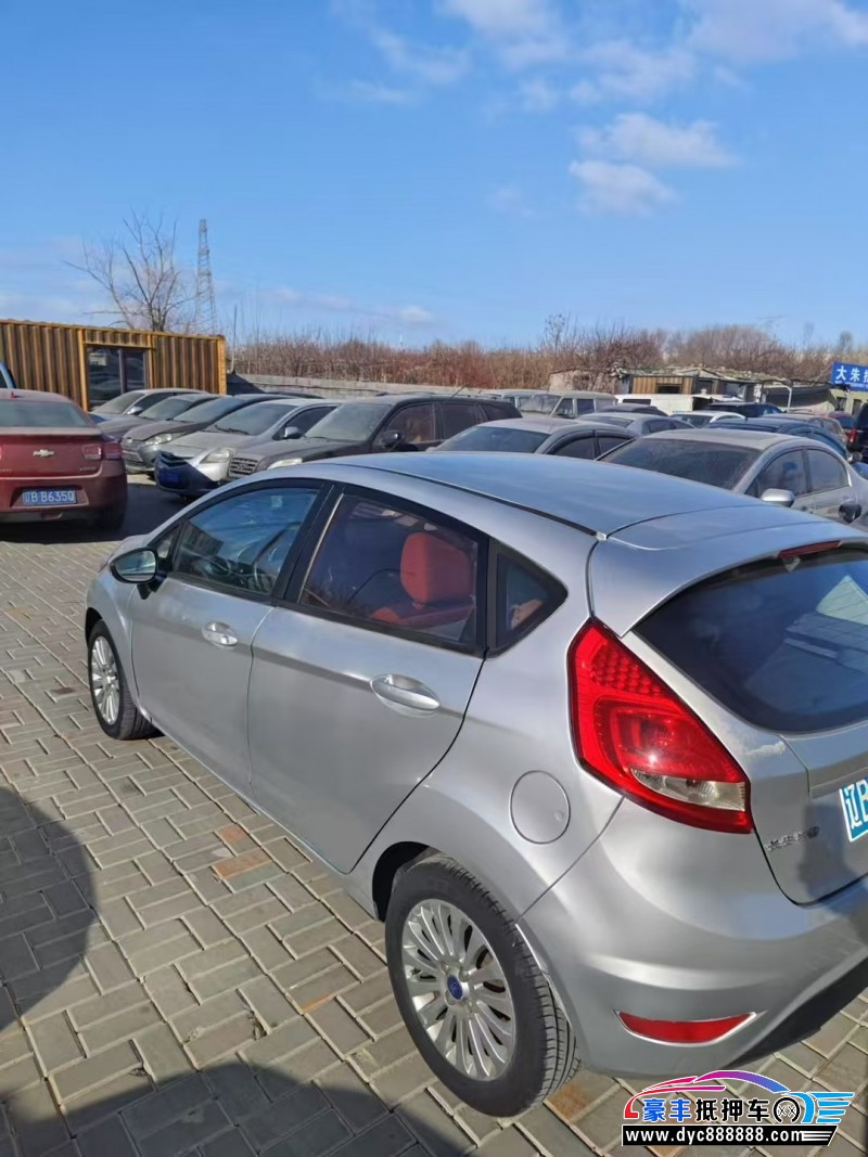 12年福特嘉年华轿车抵押车出售