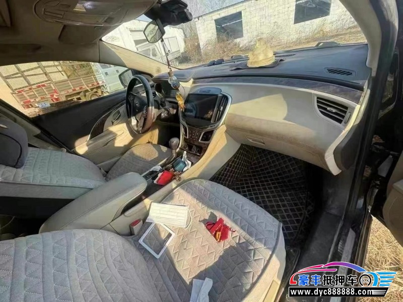 15年别克君越轿车抵押车出售