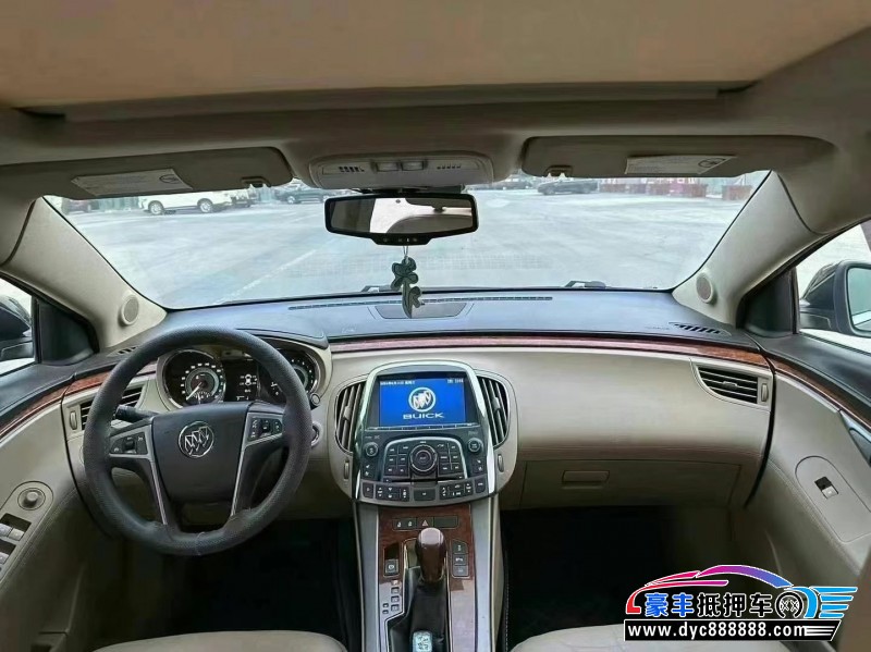 11年别克君越轿车抵押车出售