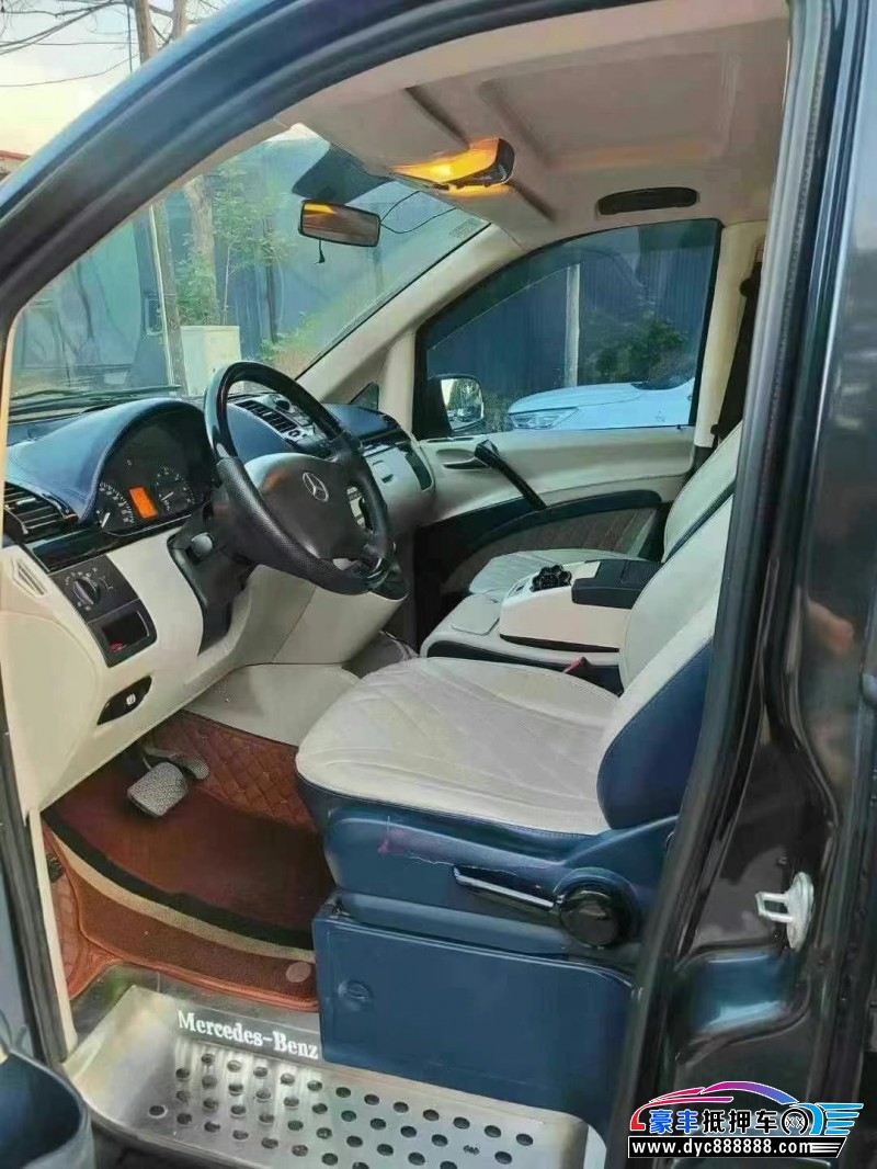 14年奔驰威霆轿车抵押车出售