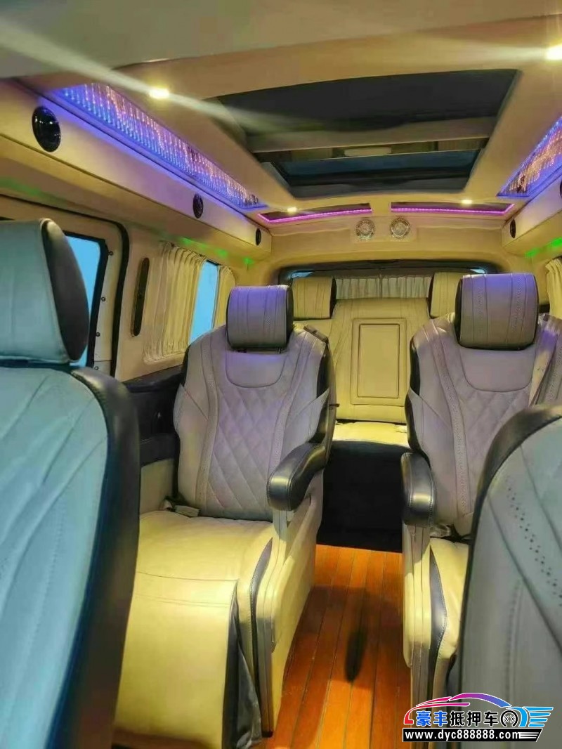 14年奔驰威霆轿车抵押车出售