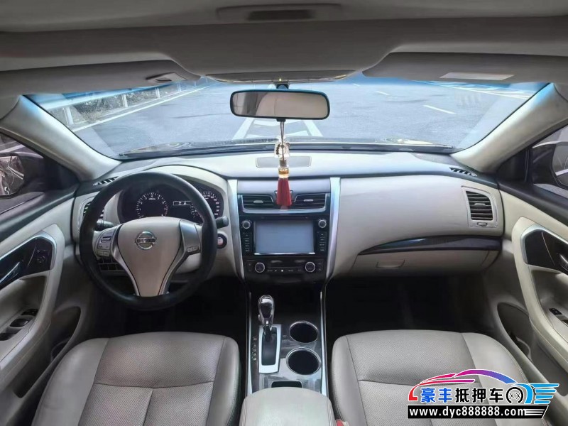 14年日产天籁轿车抵押车出售