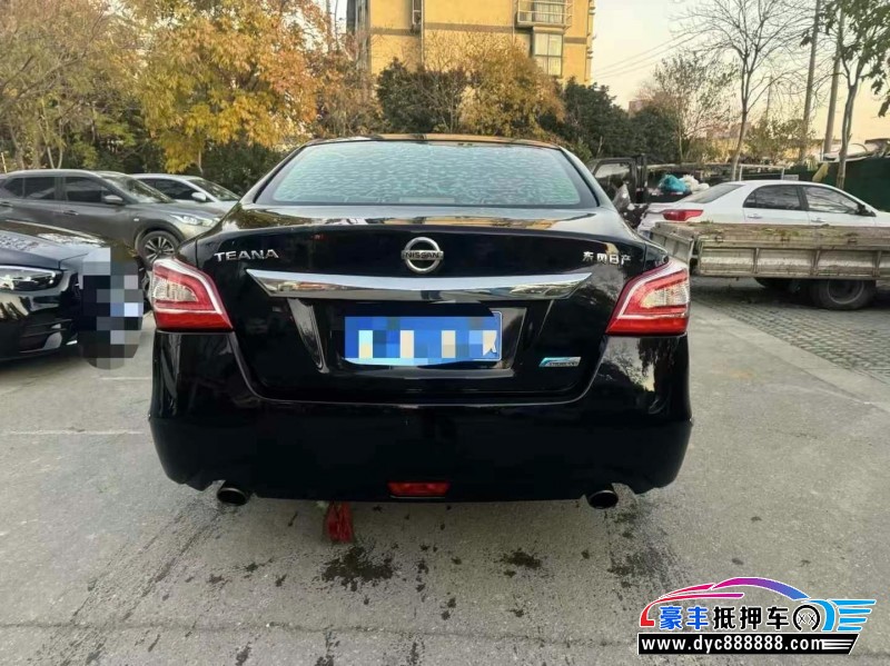 13年日产天籁轿车抵押车出售