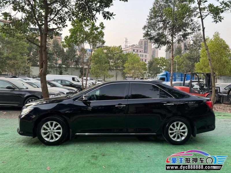 13年丰田凯美瑞轿车抵押车出售