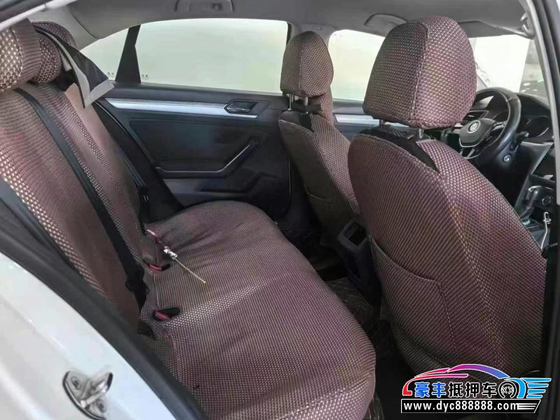 15年大众凌渡轿车抵押车出售