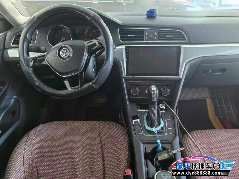 15年大众凌渡轿车抵押车出售