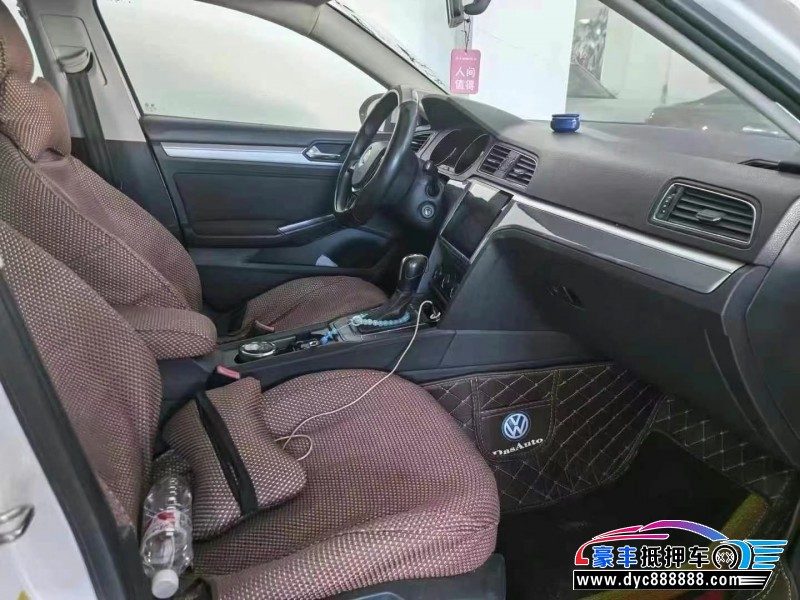 15年大众凌渡轿车抵押车出售