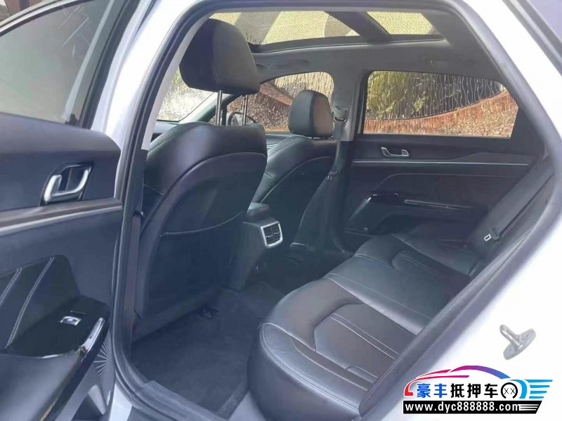 20年起亚K5轿车抵押车出售