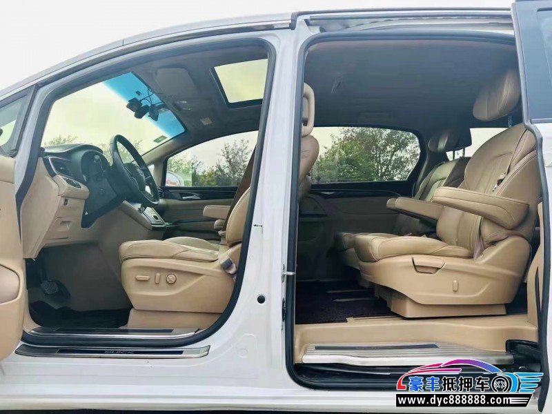 17年别克GL8轿车抵押车出售