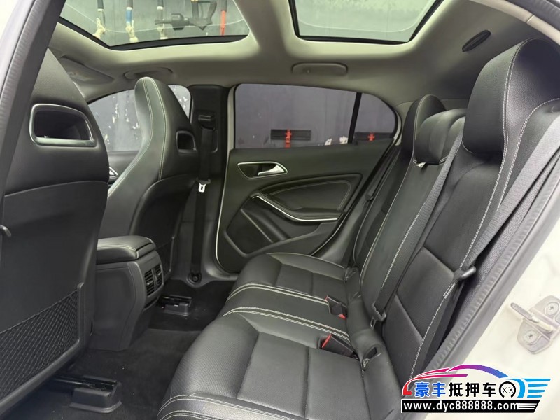 18年奔驰GLA轿车抵押车出售