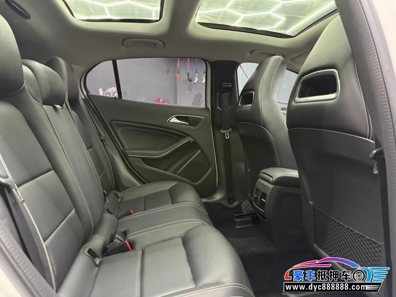 18年奔驰GLA轿车抵押车出售