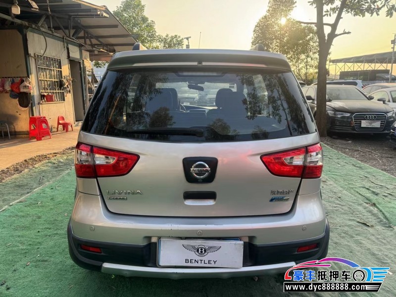 13年日产骊威轿车抵押车出售