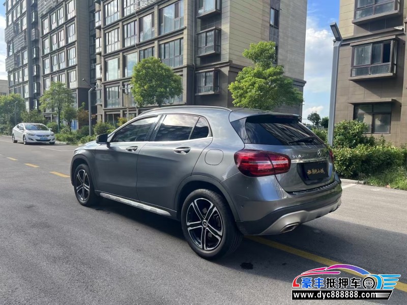 18年奔驰GLA轿车抵押车出售