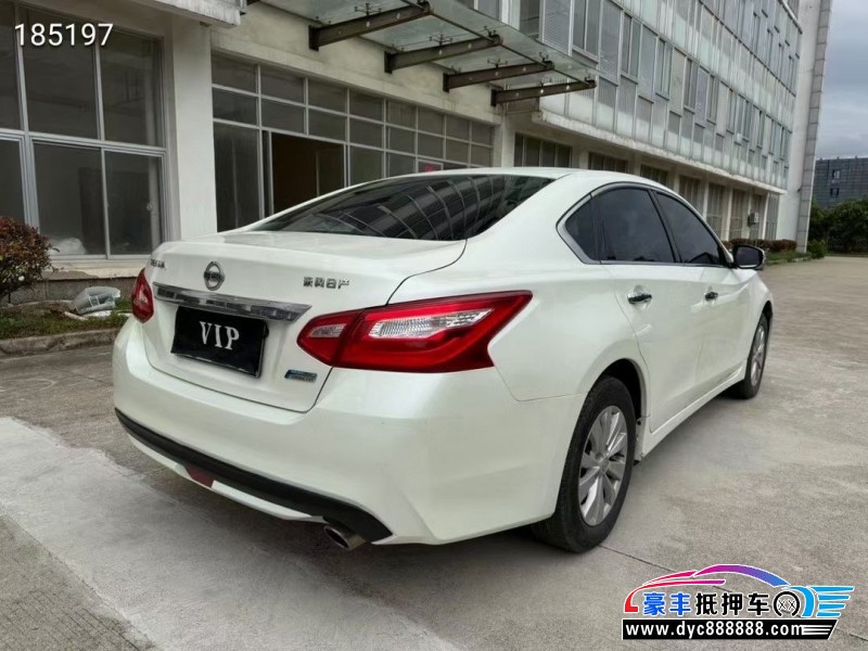 17年日产天籁轿车抵押车出售